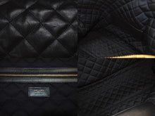 画像をギャラリービューアに読み込む, 新品同様 SAINT LAURENT サンローラン YSLロゴ ジャイアントトラベルバッグ キルティング レザー ブラック ゴールド金具 中古 4b005111