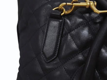 画像をギャラリービューアに読み込む, 新品同様 SAINT LAURENT サンローラン YSLロゴ ジャイアントトラベルバッグ キルティング レザー ブラック ゴールド金具 中古 4b005111