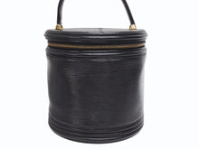 Load image into Gallery viewer, LOUIS VUITTON ルイヴィトン カンヌ エピ ノワール ハンドバッグ M48032 エピレザー ブラック ゴールド金具 美品 中古 4b005128