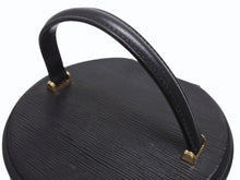 Load image into Gallery viewer, LOUIS VUITTON ルイヴィトン カンヌ エピ ノワール ハンドバッグ M48032 エピレザー ブラック ゴールド金具 美品 中古 4b005128