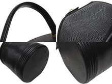 Load image into Gallery viewer, LOUIS VUITTON ルイヴィトン カンヌ エピ ノワール ハンドバッグ M48032 エピレザー ブラック ゴールド金具 美品 中古 4b005128