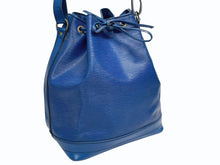 画像をギャラリービューアに読み込む, LOUIS VUITTON ルイヴィトン ショルダーバッグ エピ ノエ M44005 エピレザー ブルー ゴールド金具 美品 中古 4b005145