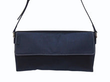 画像をギャラリービューアに読み込む, FENDI フェンディ ワンショルダーバッグ 16070 キャンバス レザー ネイビー シルバー金具 イタリア製 美品 中古 4b005150