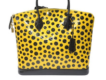 Load image into Gallery viewer, LOUIS VUITTON ルイヴィトン 草間彌生 ロックイットMM ジョーヌ M91398 モノグラムヴェルニ ドットインフィニティ 美品 中古 4b005151