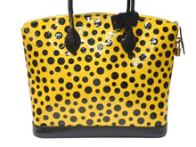 Load image into Gallery viewer, LOUIS VUITTON ルイヴィトン 草間彌生 ロックイットMM ジョーヌ M91398 モノグラムヴェルニ ドットインフィニティ 美品 中古 4b005151
