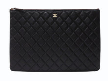 Load image into Gallery viewer, CHANEL シャネル クラッチバッグ ポーチ マトラッセ キルティング 20番台 A82045 レザー ブラック 美品 中古 4b005152