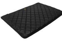 Load image into Gallery viewer, CHANEL シャネル クラッチバッグ ポーチ マトラッセ キルティング 20番台 A82045 レザー ブラック 美品 中古 4b005152