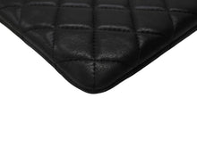 Load image into Gallery viewer, CHANEL シャネル クラッチバッグ ポーチ マトラッセ キルティング 20番台 A82045 レザー ブラック 美品 中古 4b005152