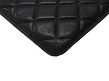 Load image into Gallery viewer, CHANEL シャネル クラッチバッグ ポーチ マトラッセ キルティング 20番台 A82045 レザー ブラック 美品 中古 4b005152