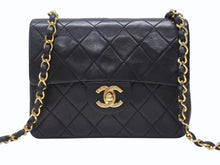 Load image into Gallery viewer, CHANEL シャネル ミニマトラッセ17 Sフラップ Sチェーンショルダーバッグ 0番台 ラムスキン ココマーク ブラック 美品 中古 4b005163