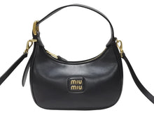 Load image into Gallery viewer, 極美品 MIUMIU ミュウミュウ ショルダーバッグ ハンドバッグ ホーボー 2way 5BC161 レザー ブラック ゴールド金具 中古 4b005170