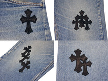 Load image into Gallery viewer, 新品未使用 CHROME HEARTS クロムハーツ × LEVI'S リーバイス セメタリークロスパッチ デニムパンツ ジーンズ サイズ36 ブルー 中古 4b005237
