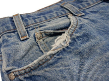 Load image into Gallery viewer, 新品未使用 CHROME HEARTS クロムハーツ × LEVI'S リーバイス セメタリークロスパッチ デニムパンツ ジーンズ サイズ36 ブルー 中古 4b005237