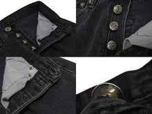 Load image into Gallery viewer, 極美品 CHROME HEARTS クロムハーツ × LEVI'S リーバイス セメタリークロスパッチ デニムパンツ ジーンズ サイズ28 ブラック 20パッチ 中古 4b005238