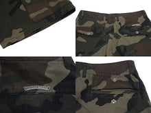 Load image into Gallery viewer, 新品未使用 CHROME HEARTS クロムハーツ Devil Dog Shorts デビルドッグショーツ サイズ33 CHクロスパッチ カモフラ 中古 4b003719