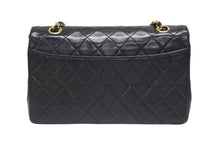 Load image into Gallery viewer, 極美品 CHANEL シャネル マトラッセ24 Sフラップ Wチェーンショルダーバッグ 1番台 ココマーク ラムスキン ブラック 中古 4b005245