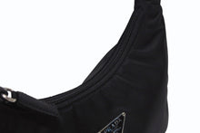 画像をギャラリービューアに読み込む, 極美品 PRADA プラダ ホーボー ワンショルダーバッグ MV515 トライアングルロゴ ナイロン ブラック 中古 4b005254