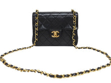 Load image into Gallery viewer, 極美品 CHANEL シャネル ミニマトラッセ 17 チェーンショルダーバッグ 1番台 ラムスキン ココマーク ブラック ゴールド金具 中古 4b005257