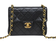 Load image into Gallery viewer, 極美品 CHANEL シャネル ミニマトラッセ 17 チェーンショルダーバッグ 1番台 ラムスキン ココマーク ブラック ゴールド金具 中古 4b005257