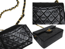 Load image into Gallery viewer, 極美品 CHANEL シャネル ミニマトラッセ 17 チェーンショルダーバッグ 1番台 ラムスキン ココマーク ブラック ゴールド金具 中古 4b005257