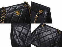 Load image into Gallery viewer, CHANEL シャネル Wチェーンショルダーバッグ 4番台 ココマーク ラムスキン ブラック ターンロックチャーム ゴールド金具 美品 中古 4b005258s
