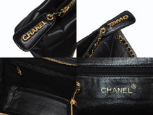 Load image into Gallery viewer, CHANEL シャネル Wチェーンショルダーバッグ 4番台 ココマーク ラムスキン ブラック ターンロックチャーム ゴールド金具 美品 中古 4b005258s