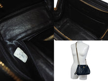 Load image into Gallery viewer, CHANEL シャネル Wチェーンショルダーバッグ 4番台 ココマーク ラムスキン ブラック ターンロックチャーム ゴールド金具 美品 中古 4b005258s