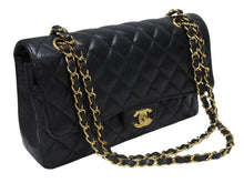 Load image into Gallery viewer, 極美品 CHANEL シャネル マトラッセ25 Wフラップ チェーンショルダーバッグ 23番台 キャビアスキン ブラック ゴールド金具 中古 4b005265