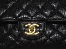 Load image into Gallery viewer, 極美品 CHANEL シャネル マトラッセ25 Wフラップ チェーンショルダーバッグ 23番台 キャビアスキン ブラック ゴールド金具 中古 4b005265