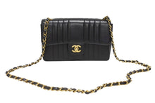 Load image into Gallery viewer, 極美品 CHANEL シャネル マドモアゼル22 Sフラップ Sチェーンショルダーバッグ 2番台 ココマーク ラムスキン ブラック 中古 4b005267
