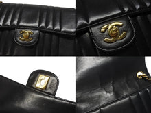Load image into Gallery viewer, 極美品 CHANEL シャネル マドモアゼル22 Sフラップ Sチェーンショルダーバッグ 2番台 ココマーク ラムスキン ブラック 中古 4b005267