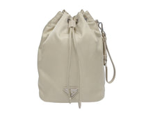 画像をギャラリービューアに読み込む, 極美品 PRADA プラダ ハンドバッグ 巾着型 ロゴプレート Re-Nylon ポーチ 1NS369 ナイロン ベージュ 中古 4b005304