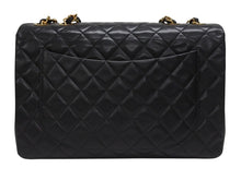 Load image into Gallery viewer, CHANEL シャネル デカマトラッセ チェーンショルダーバッグ シングルフラップ 2番台 ブラック ゴールド金具 美品 中古 4b005317