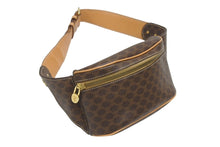 画像をギャラリービューアに読み込む, CELINE セリーヌ マカダム ウエストバッグ ボディバッグ M12 イタリア製 PVC レザー ブラウン ゴールド金具 美品 中古 4b005325