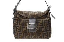 画像をギャラリービューアに読み込む, 極美品 FENDI フェンディ マンマバケット ワンショルダーバッグ 26426 ズッカ柄 縦長 シルバー金具 中古 4b005345