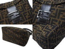 画像をギャラリービューアに読み込む, 極美品 FENDI フェンディ マンマバケット ワンショルダーバッグ 26426 ズッカ柄 縦長 シルバー金具 中古 4b005345