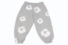 Load image into Gallery viewer, 新品同様 DENIM TEARS デニムティアーズ スウェットパンツ コットンリース プリント キッズ用 RN162838 グレー コットン サイズ4Y 中古 4b005357