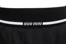 Load image into Gallery viewer, 極美品 MIUMIU ミュウミュウ Crepe de chine pleated midi skirt プリーツ ロングスカート MG1937 サイズ38 ブラック 中古 4b005383