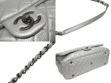 Load image into Gallery viewer, 新品同様 CHANEL シャネル ジャンボ マトラッセ ショルダーバッグ シルバー チェーンショルダー デカマト 中古 4b005394