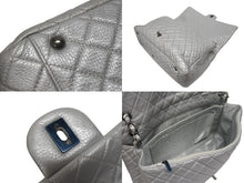 Load image into Gallery viewer, 新品同様 CHANEL シャネル ジャンボ マトラッセ ショルダーバッグ シルバー チェーンショルダー デカマト 中古 4b005394