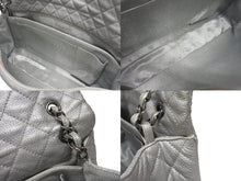 Load image into Gallery viewer, 新品同様 CHANEL シャネル ジャンボ マトラッセ ショルダーバッグ シルバー チェーンショルダー デカマト 中古 4b005394