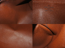 Load image into Gallery viewer, LOUIS VUITTON ルイヴィトン パピヨン26 ハンドバッグ M51386 モノグラム PVC レザー ブラウン ゴールド金具 美品 中古 4b005440