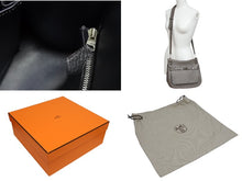 Load image into Gallery viewer, 極美品 HERMES エルメス ショルダーバッグ ジプシエール28 □O シルバー金具 エタン バイカラー トリヨンクレマンス 中古 4b005442