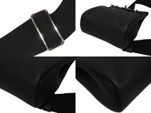 Load image into Gallery viewer, 極美品 エルメス HERMES アッカドPM W刻印 ワンショルダーバッグ ブラック トゴ 新型 シルバー金具 中古 4b005472