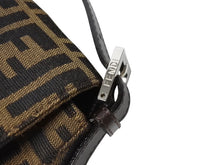 画像をギャラリービューアに読み込む, 極美品 FENDI フェンディ マンマバケット ワンショルダーバッグ 26325 ズッカ柄 キャンバス レザー ブラウン シルバー金具 中古 4b005475