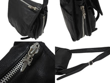 Load image into Gallery viewer, 極美品 CHROME HEARTS クロムハーツ メールバッグ ショルダーバッグ ガンスリンガー ダガージップ レザー シルバー925 ブラック 中古 4b005496