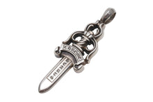 Load image into Gallery viewer, 極美品 CHROME HEARTS クロムハーツ LARGE DAGGER ラージダガー 39.4g ペンダント トップ シルバー925 中古 4b005503