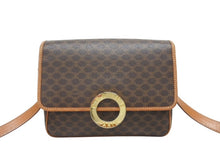 画像をギャラリービューアに読み込む, CELINE セリーヌ マカダム デカサークル金具 フラップ ショルダーバッグ M13 イタリア製 ブラウン ゴールド金具 美品 中古 4b005605