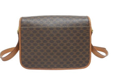 画像をギャラリービューアに読み込む, CELINE セリーヌ マカダム デカサークル金具 フラップ ショルダーバッグ M13 イタリア製 ブラウン ゴールド金具 美品 中古 4b005605