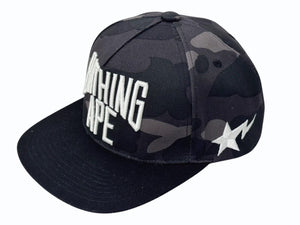 新品未使用 A BATHING APE アベイシングエイプ RSVP 2015年 コラボ BAPE キャップ 帽子 カモ柄 ホワイト ブラック 中古 4b005638